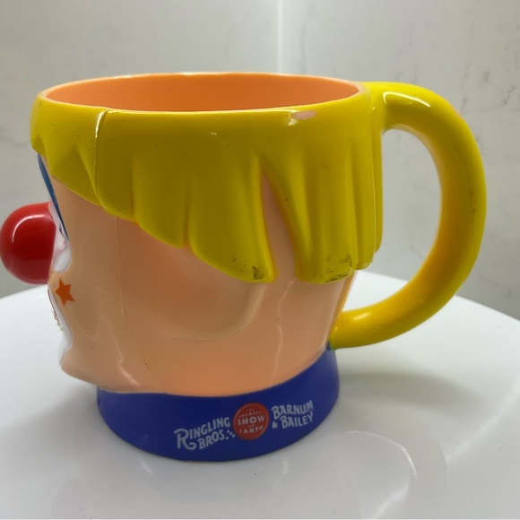 Ringling Bros Barnum & Bailey CIRCUS CLOWN Plastic Mug Souvenir YELLOW VINTAGE - Picture 2 of 8